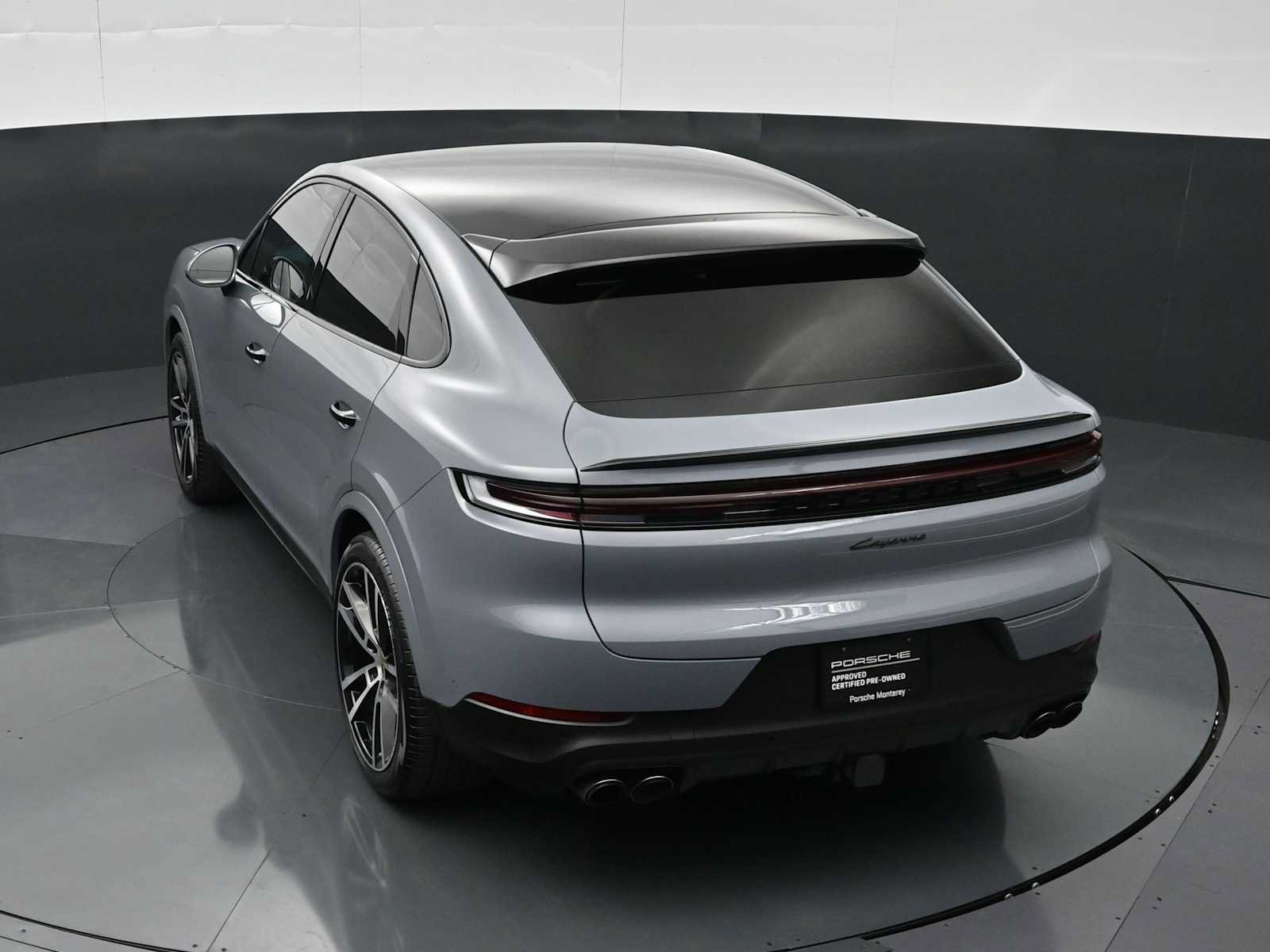 Certified 2024 Porsche Cayenne Coupe AWD/4WD image 32