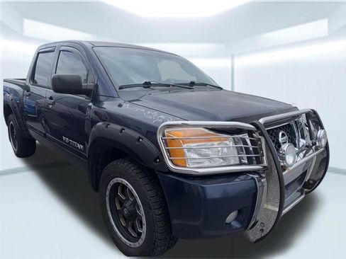 Used 2010 Nissan Titan SE w/ SE Value Truck Pkg image 5