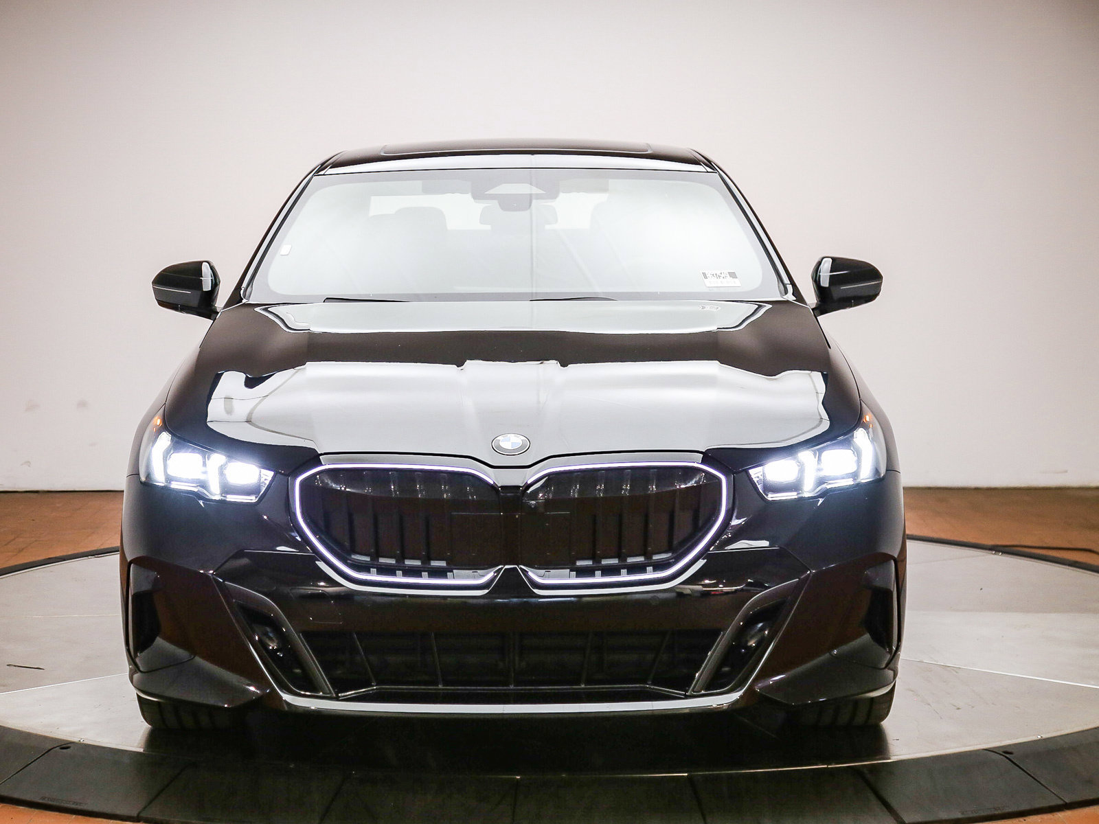 Used 2026 BMW 530i w/ M Sport Package RWD image 2