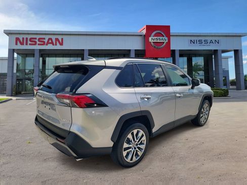 Used 2019 Toyota RAV4 Limited w/ Cold Weather Package FWD image 7
