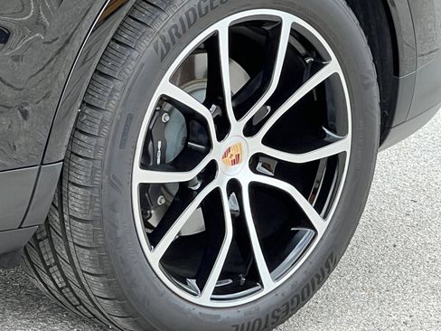 Used 2026 Porsche Cayenne AWD/4WD image 13