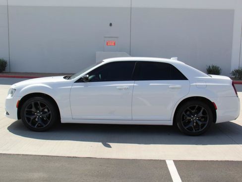 Used 2023 Chrysler 300 Touring w/ Sport Appearance Package RWD image 8