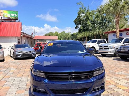 Used 2015 Dodge Charger SXT RWD image 1