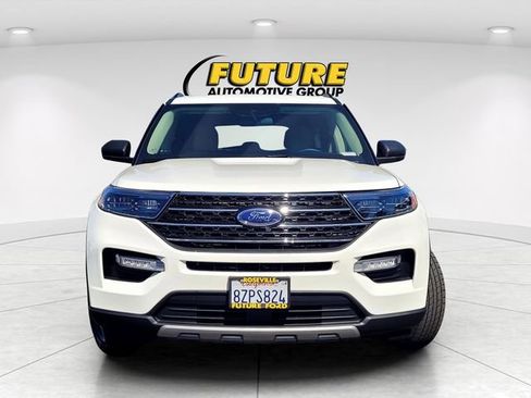 Certified 2022 Ford Explorer XLT w/ Equipment Group 202A AWD/4WD image 2