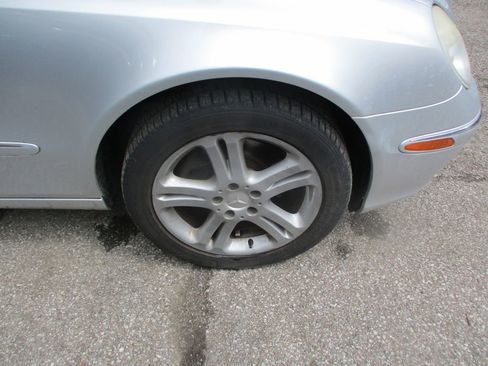 Used 2006 Mercedes-Benz E 350 4MATIC Sedan image 5