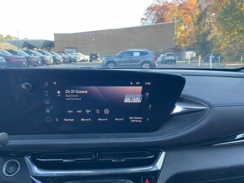 Used 2025 Buick Envista Sport Touring image 18