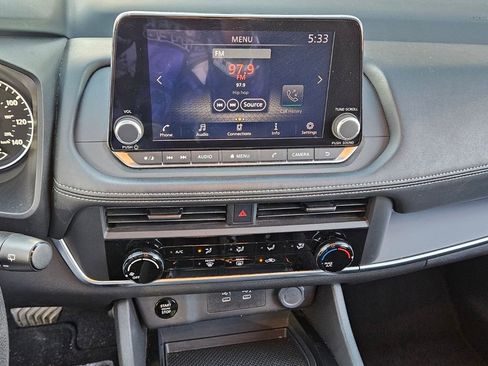 Used 2024 Nissan Rogue S image 16