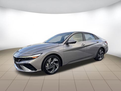 Used 2024 Hyundai Elantra Limited FWD image 3