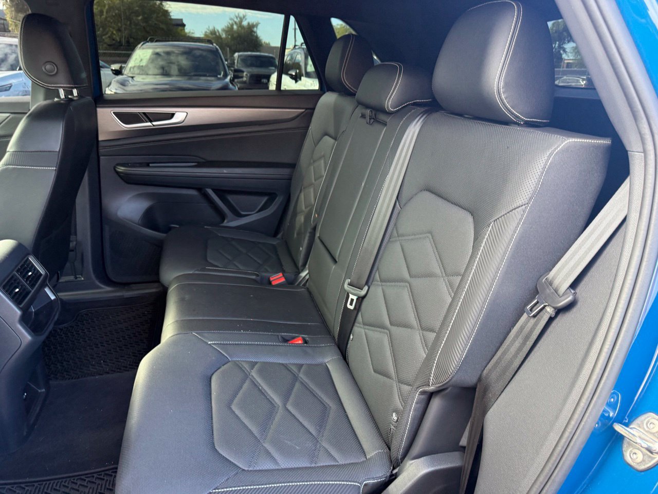 Used 2025 Volkswagen Atlas Cross Sport SE FWD image 9