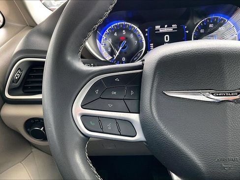 Used 2022 Chrysler Voyager LX FWD image 10