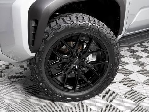 Used 2025 Toyota 4Runner TRD Off-Road image 33