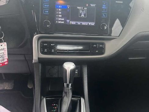 Used 2017 Toyota Corolla L image 5