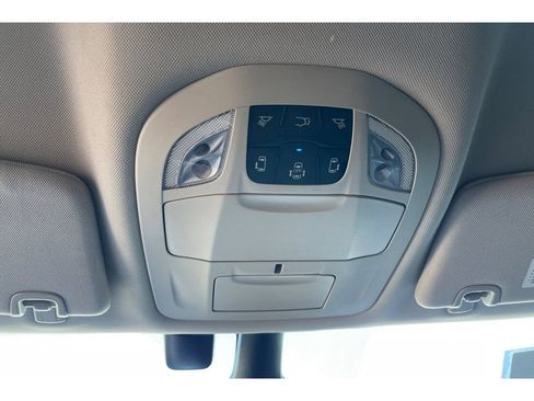 Used 2021 Chrysler Pacifica Touring w/ Uconnect Theater Family Group image 24