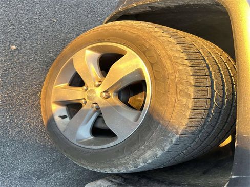 Used 2015 Jeep Grand Cherokee Overland w/ Advanced Technology Group image 22