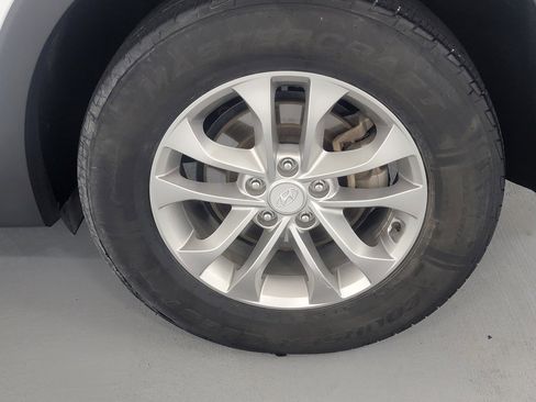 Used 2019 Hyundai Santa Fe SE image 11