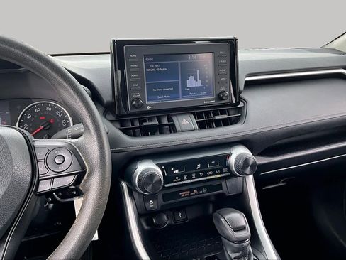 Used 2022 Toyota RAV4 LE FWD image 7