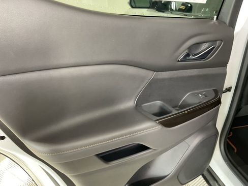 Used 2023 GMC Acadia AT4 w/ Technology Package image 20