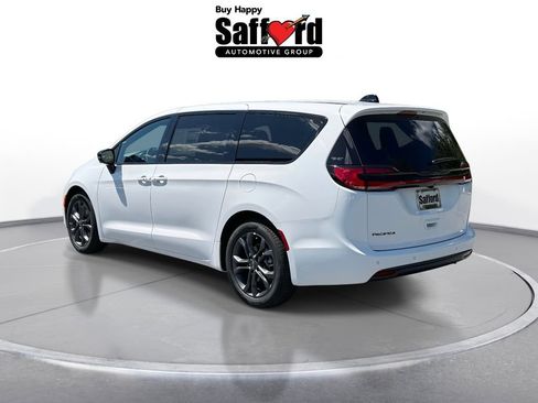 New 2026 Chrysler Pacifica Select image 6
