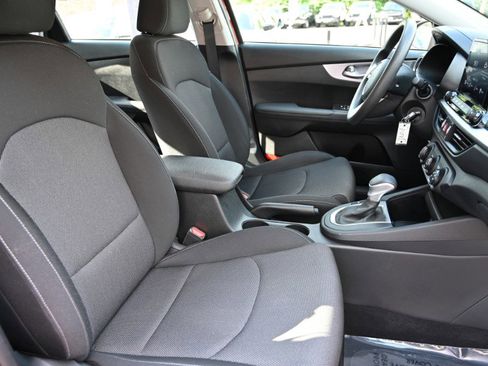 Used 2022 Kia Forte LXS w/ LXS Technology Package image 17