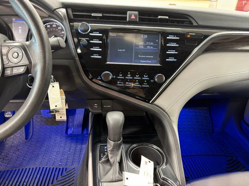 Used 2018 Toyota Camry LE FWD image 7