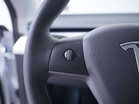 Used 2023 Tesla Model Y Long Range image 19