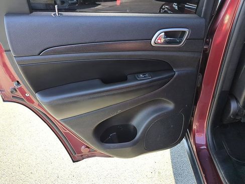 Used 2018 Jeep Grand Cherokee Laredo RWD image 27