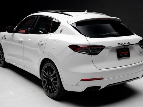 Used 2022 Maserati Levante GT AWD/4WD image 26