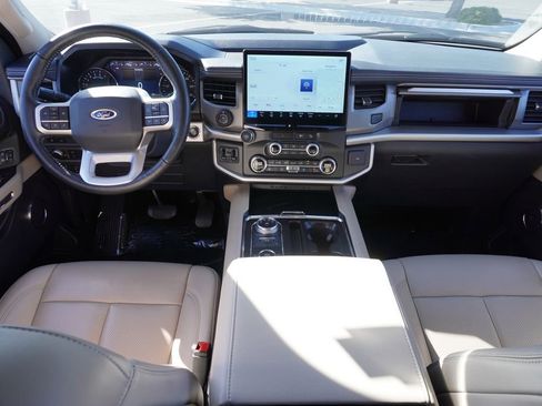Used 2022 Ford Expedition Max XLT image 12