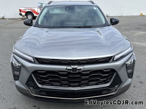 Used 2024 Chevrolet Trax ACTIV w/ Sunroof Package image 9