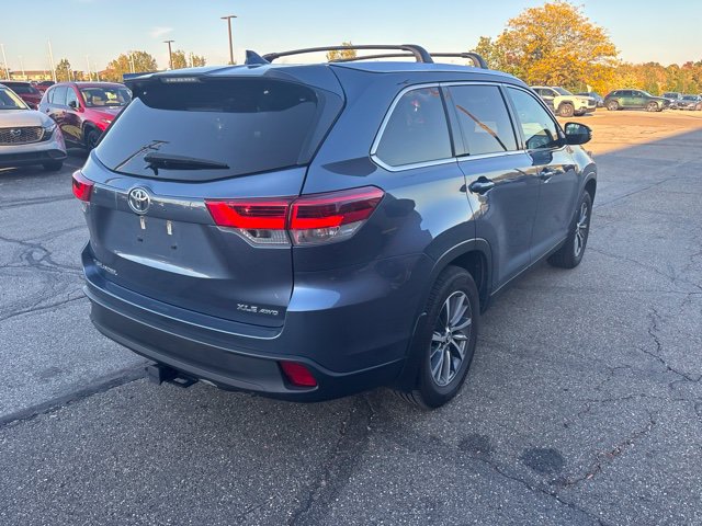Used 2019 Toyota Highlander XLE AWD/4WD image 3