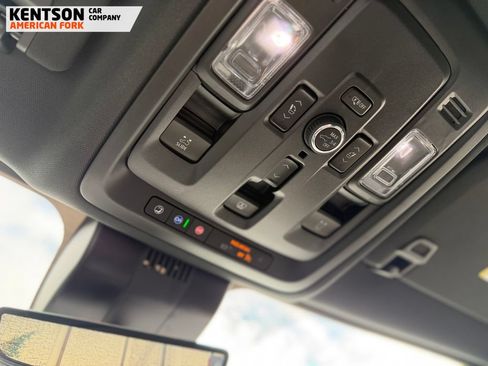 Used 2025 Chevrolet Suburban High Country AWD/4WD image 27