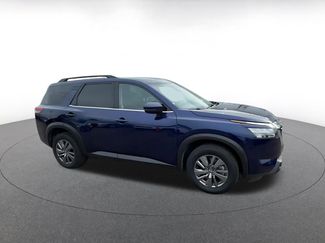 Used 2025 Nissan Pathfinder SV video 2