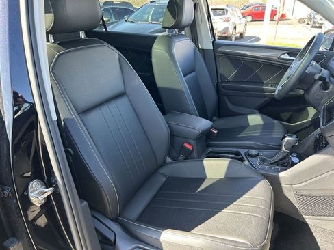Certified 2023 Volkswagen Tiguan SE w/ Panoramic Sunroof Package AWD/4WD image 26