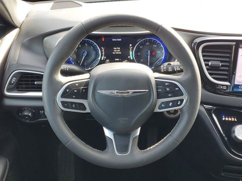 Used 2025 Chrysler Pacifica Select FWD image 27