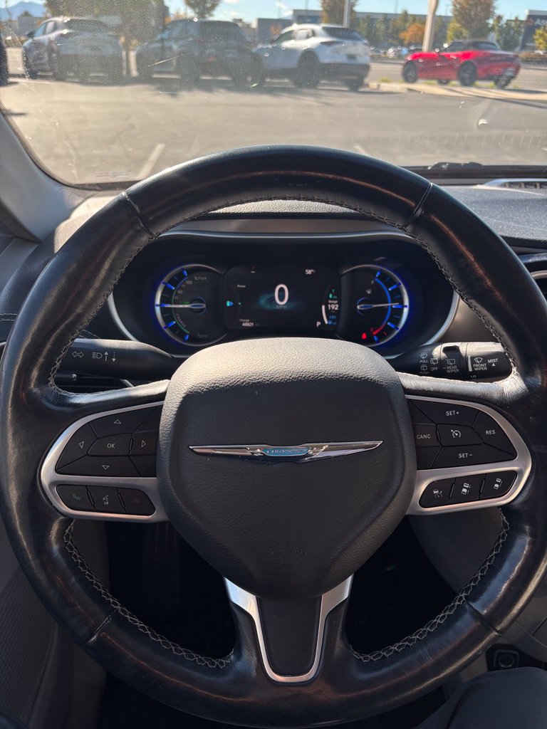 Used 2021 Chrysler Pacifica Touring-L FWD image 9