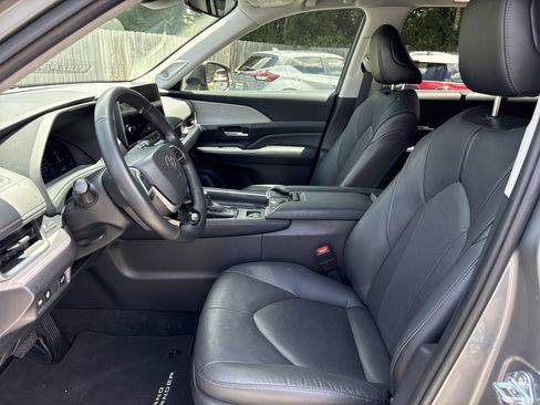 Used 2025 Toyota Grand Highlander FWD image 9