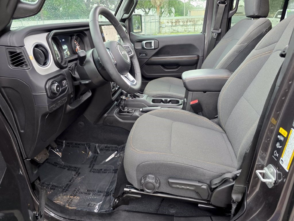 Used 2026 Jeep Wrangler Unlimited Sahara AWD/4WD image 16