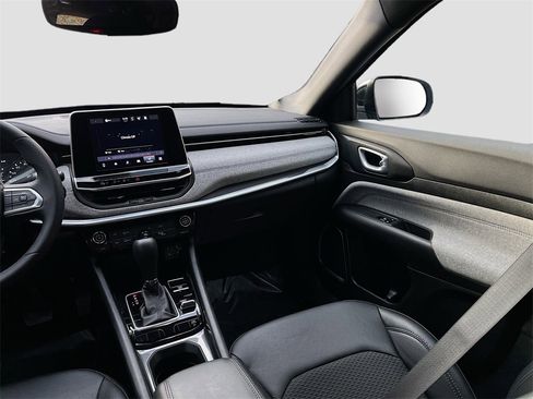 Used 2025 Jeep Compass Latitude image 22