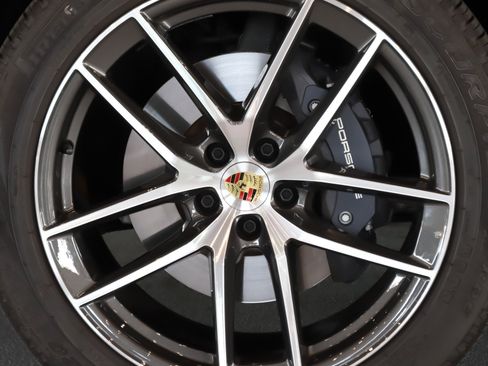 Certified 2026 Porsche Macan AWD/4WD image 13
