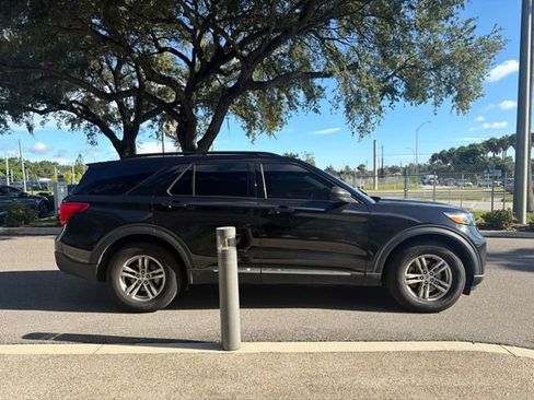 Used 2023 Ford Explorer XLT w/ Equipment Group 202A RWD image 3