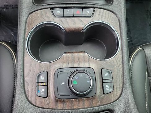 Used 2023 GMC Acadia Denali w/ Denali Ultimate Package AWD/4WD image 23
