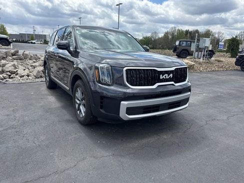 Used 2025 Kia Telluride LX image 3