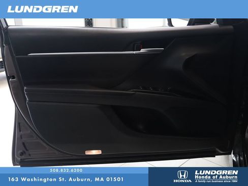 Used 2019 Toyota Camry LE FWD image 9