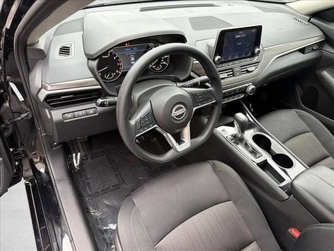 Used 2024 Nissan Altima 2.5 SV image 13