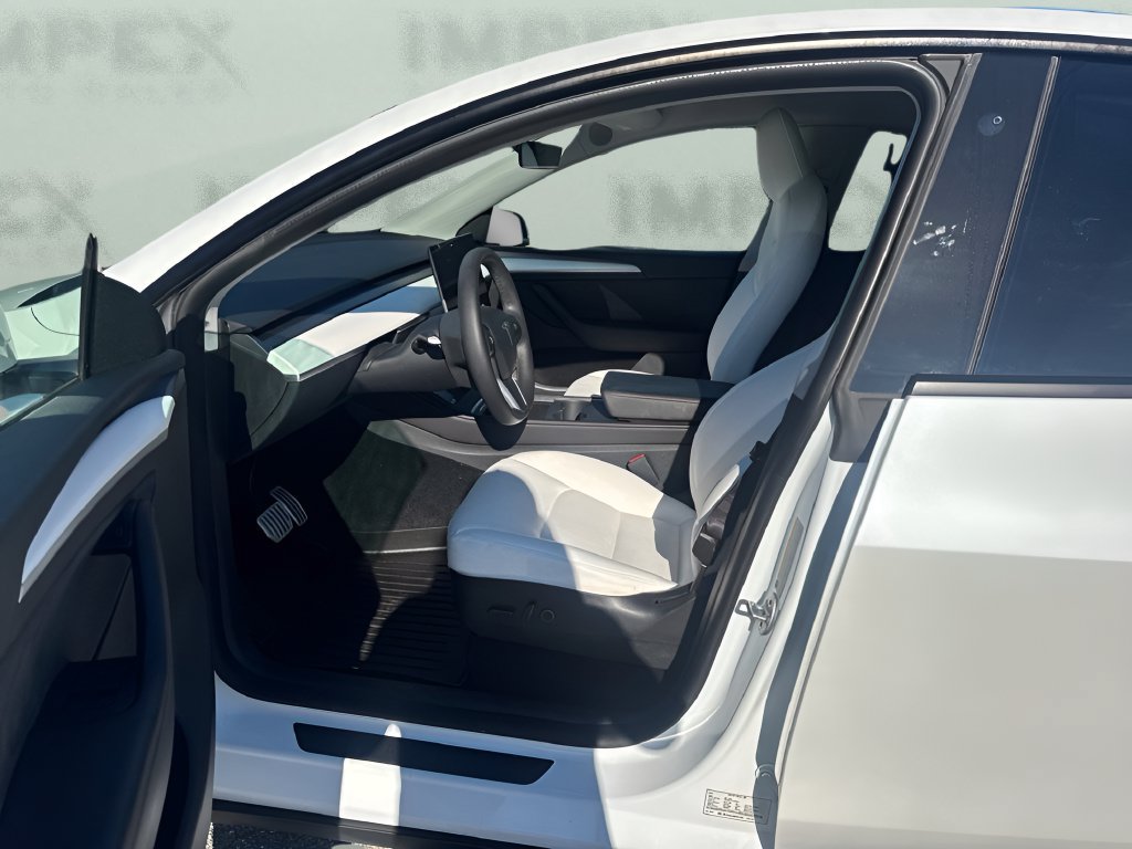 Used 2022 Tesla Model Y Performance AWD/4WD image 10