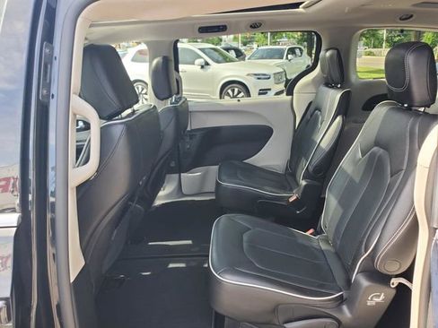 Used 2021 Chrysler Pacifica Limited AWD/4WD image 27