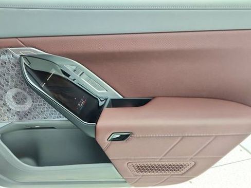 Used 2025 BMW i7 eDrive50 w/ Executive Package image 28