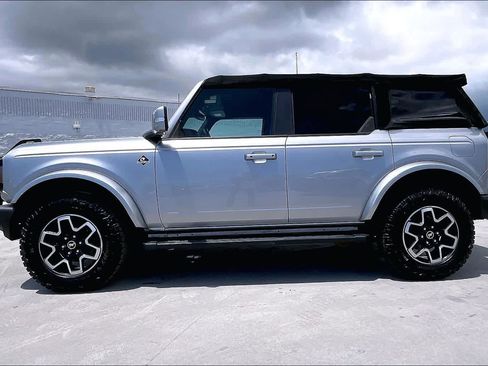 Used 2022 Ford Bronco Outer Banks AWD/4WD image 3