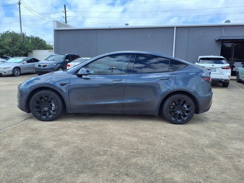 Used 2022 Tesla Model Y Long Range AWD/4WD image 5