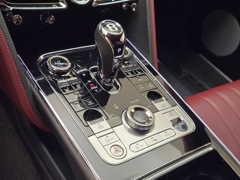 Certified 2023 Bentley Flying Spur V8 AWD/4WD image 38
